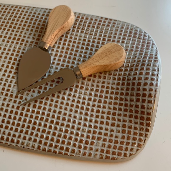 NEW Handmade Pottery Cheese Board Tray with White Inlaid Design on Stoneware - Picture 4 of 8